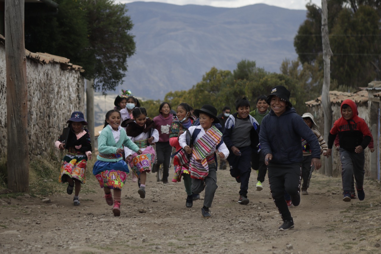 Niños por el Día del Niño Peruano con la ONG internacional World Vision Perú a favor del acompañamiento socioemocional